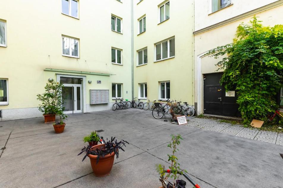 Authentic Apartment Next To Schwedenplatz Vienna Exterior photo