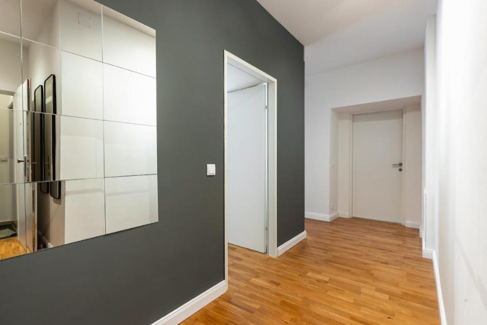 Authentic Apartment Next To Schwedenplatz Vienna Exterior photo
