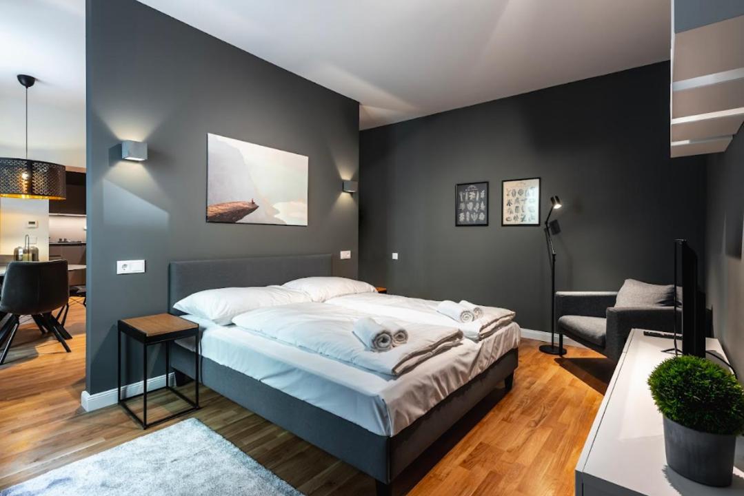 Authentic Apartment Next To Schwedenplatz Vienna Exterior photo